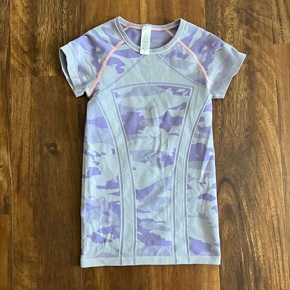 IVIVVA Purple Camo Fly Tech Short Sleeve Swiftly small - Picture 1 of 2